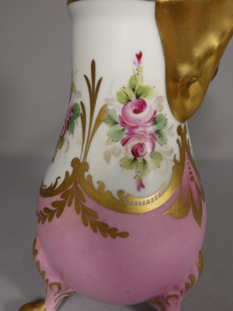 Chocolatière en porcelaine de Limoges peinte à la main de roses – Image 4