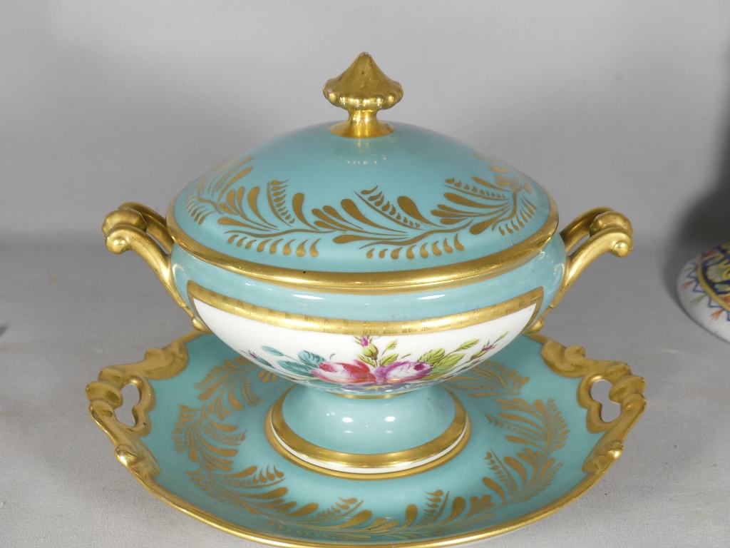 Coupe Couverte Et Son Dormant En Porcelaine De Limoges Peint à La Main Golse – Image 3