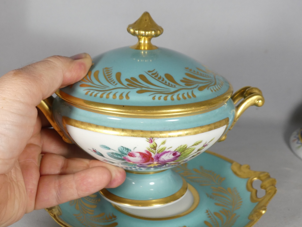 Coupe Couverte Et Son Dormant En Porcelaine De Limoges Peint à La Main Golse – Image 4