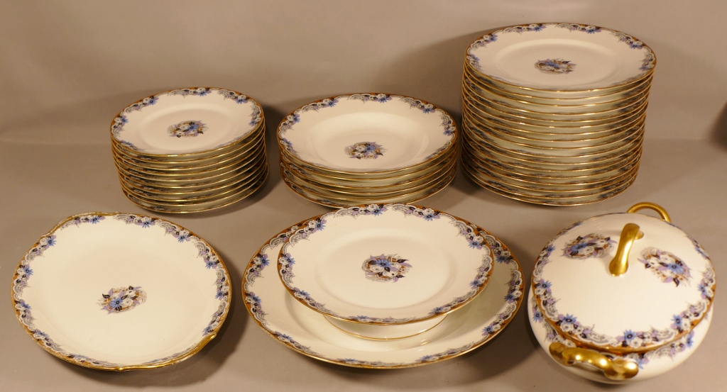 Partie De Service En Porcelaine De Limoges époque Art Déco