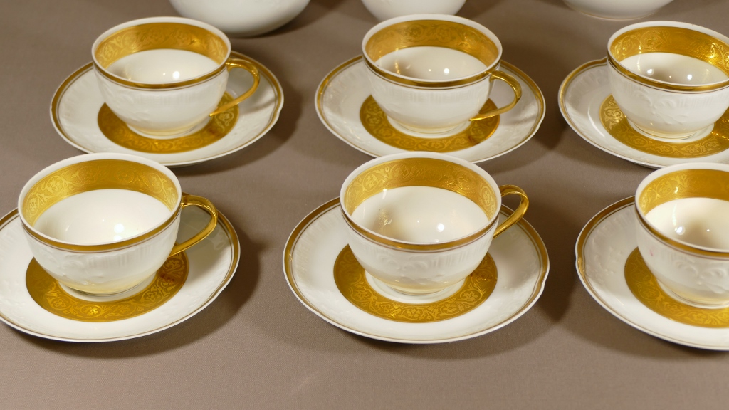 Incrustation d’Or, Service à Thé Ou Café En Porcelaine De Limoges Blanche Et Doré – Image 3