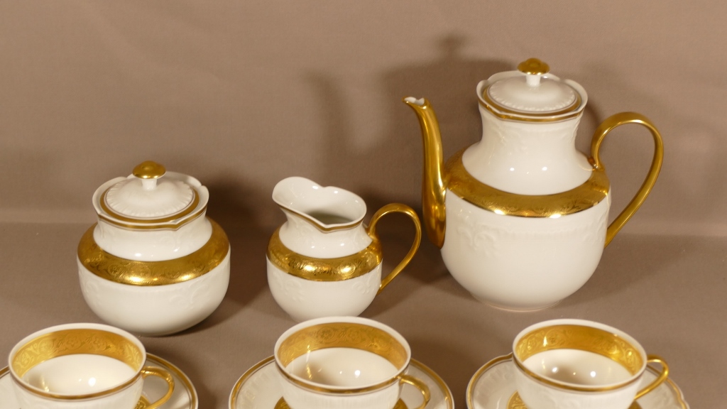 Incrustation d’Or, Service à Thé Ou Café En Porcelaine De Limoges Blanche Et Doré – Image 2