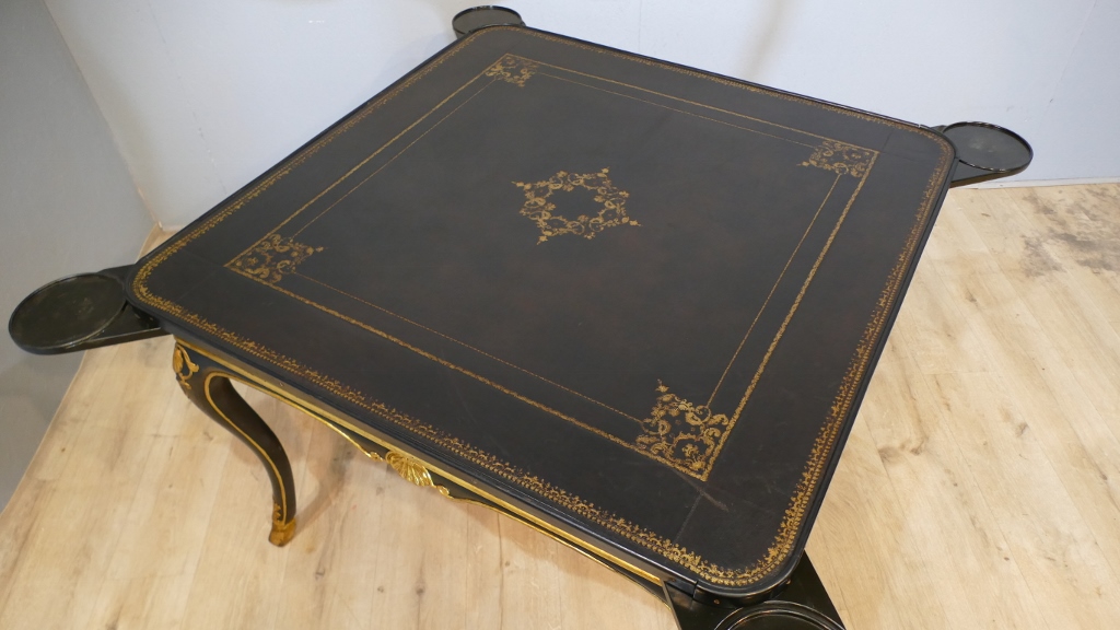 Table à Jeux Style Régence En Bois Laqué Noir Et Doré à La Feuille d’Or, époque Début XX ème – Image 4