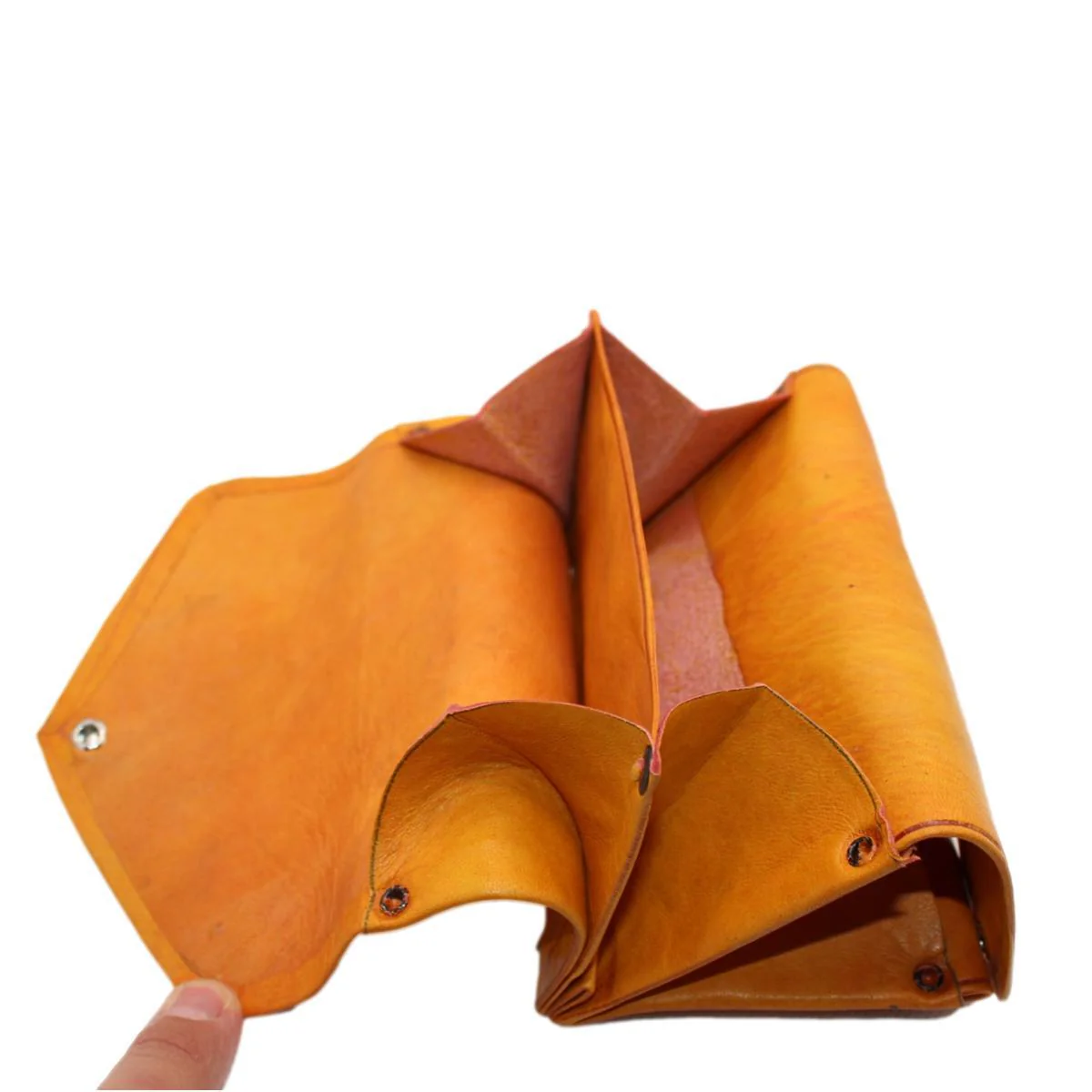 Portefeuille en cuir marocain avec trois gros boutons – Image 4