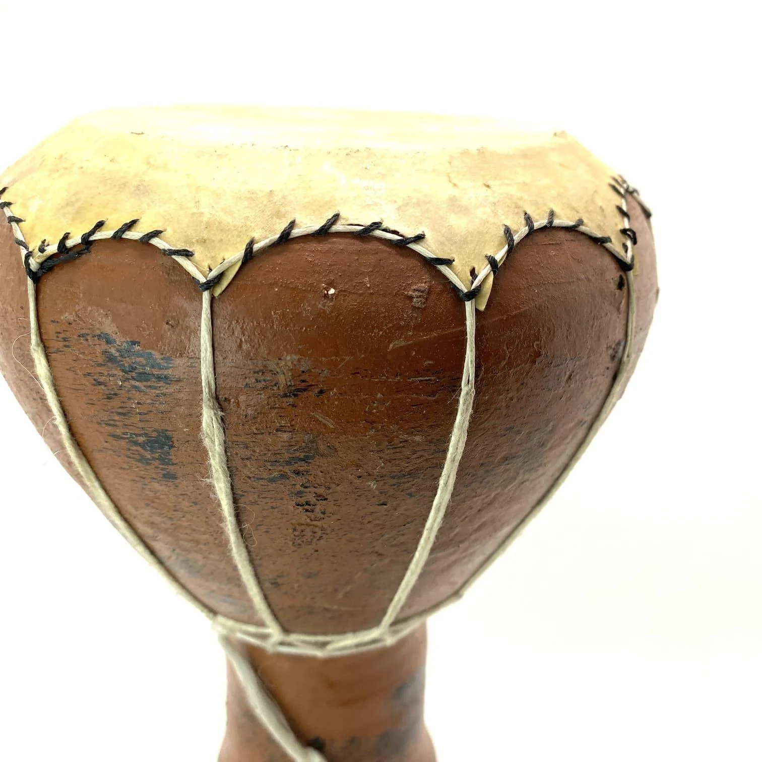 Darbouka marocaine en céramique et cuir 25cm – Image 5