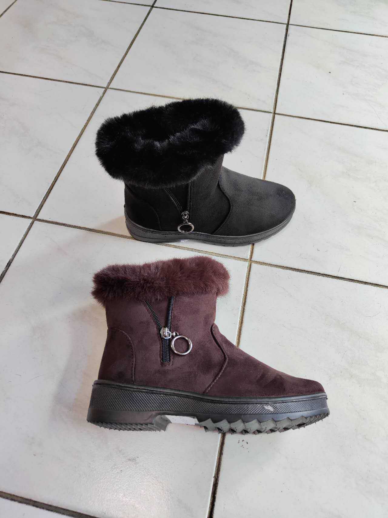 Bottines fourrées en suédine avec fermeture zippée (x12)